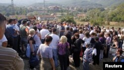 Kosovski Srbi kod blokiranog puta u selu Zupče, 19. septembar 2011.