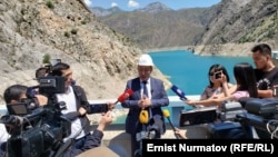 Министр энергетики Доскул Бекмурзаев отвечает на вопросы журналистов.