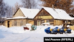 Постройки цыган в селе Айша