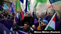 A demonstráció a Ferenciek terén 2025. március 25-én