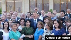 Алиев со новинарите