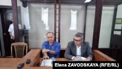 Депутат Батал Табагуа и адвокат Алхаса Квициниа Гарегин Митин (справа)