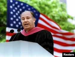 Aga Khan ține un discurs la Institutul de Tehnologie din Massachusetts, 1994.