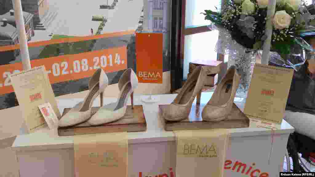 Dva para cipela za suprugu Donalda Trampa, Melaniju