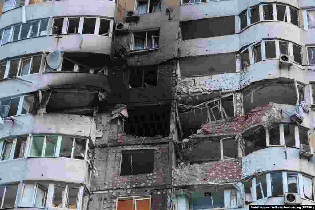 Posljedice jednog ruskog napada na stambenu neboderu u Kijevu fotografisane 6. juna