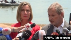 Архива: високата претставничка на Европската унија Федерика Могерини и еврокомесарот за проширување Јоханес Хан.