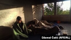 Nekadašnja fabrika Krajina-metal na samom ulazu u Bihać jedna je od više od 250 lokacija u BiH, koliko su ih registrovale međunarodne organizacije, koje migranti i izbjeglice koriste kako bi našli sklonište od zime. ( foto 21 oktobar 2020.)