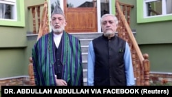 Поранешниот претседател на Авганистан, Хамид Карзаи и шефот на Високиот совет за национално помирување, Абдула Абдула. 