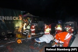 Autobusi i udhëtarëve që u përplas me dy kamionë. Vjenë, 22 shkurt, 2010.