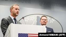 Kryeshefi i DFC-së, Adam Boehler, gjatë qëndrimit në Kosovë. Foto nga arkivi 