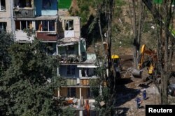 Urmările atacului rusesc asupra Kievului, într-o fotografie de vineri, 1 august 2025.