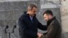 Premierul grec Kyriakos Mitsotakis (stânga) și președintele ucrainean Volodimir Zelenski, în timpul unei conferințe comune în Odesa, Ucraina, 6 martie 2024.