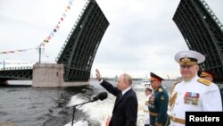 ვლადიმირ პუტინი რუსეთის ფლოტის დღის აღსანიშნავ ღონისძიებაზე სანკტ-პეტერბურგში. 31 ივლისი, 2022 წ.