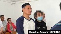 Косай Маханбаев в зале суда на заседании, когда его отправили под административный арест на 15 суток, вменив нарушение порядка проведения мирных собраний. Алматы, 2 июня 2022 года. Из спецприемника для административно арестованных его перевели затем в изолятор