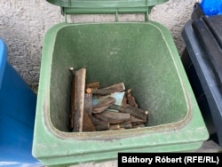 Kuka mint mértékegység. A kukányi vastagabb fát ezerért, a vékonyabbat ötszáz forintért árulják a faluban