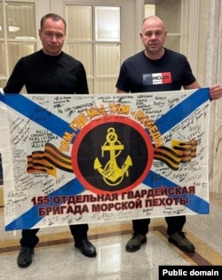 Знамя 155-й бригады морской пехоты Тихоокеанского флота, которое Виктория Николаева передала в нижнюю палату