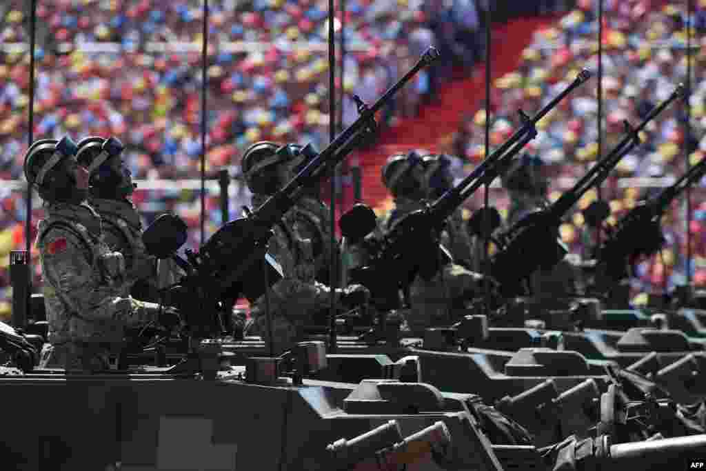 Китайські танки &laquo;Тип 99А&raquo; на військовому параді в Пекіні