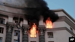 Ndërtesa e kabinetit të ministrave në flakë.