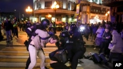 „Putin - în tranșee”. Poliția rusă a reținut sute de persoane la demonstrațiile împotriva mobilizării militare