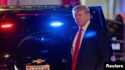 Donald Trump, bivši predsjednik SAD dolazi u Trump Tower u Njujorku, dan nakon FBI pretresa rezidencije na Floridi, 9. avgust 2022. 