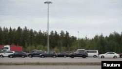 Oko 7.000 ljudi ušlo je iz Rusije 22. septembra, od čega oko 6.000 Rusa, što znači povećanje od 107 posto u usporedbi s istim danom prošle sedmice, navela je Granična policija Finske.