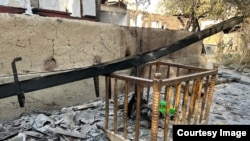 Бәткен облысындағы қақтығыстан бүлінген үй. 2022 жылғы 19 қыркүйек.