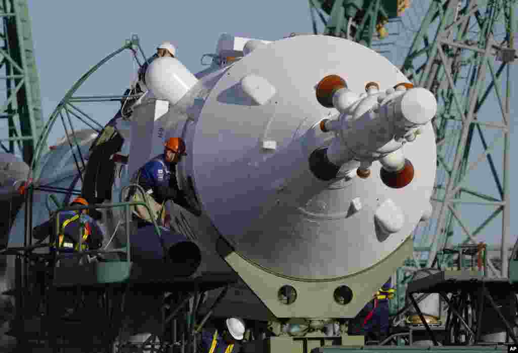 Završne pripreme pred lansiranje rakete.