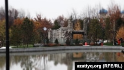 Алматыдағы президент резиденциясының орнына ашылған сквер. 29 қазан 2025 жыл.