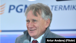 Piotr Woźniak korábbi lengyel gazdasági miniszter, a lengyel állami gáztársaság, a PGNiG akkori elnöke 2013. január 27-én