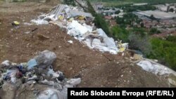 Дива депонија во Скопје, на патот меѓу населбите Кисела Вода и Сопиште