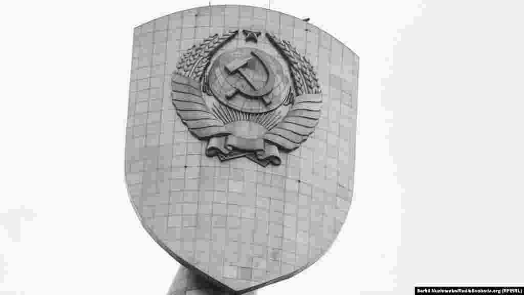 Металевий каркас виготовлений зі сталі, виплавленої в Запоріжжі. За час монтажу на скульптуру було накладено 30&nbsp;кілометрів зварних швів