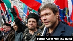 Олег Царьов (праворуч) й Олександр «Хірург» Залдостанов (ліворуч) Росія, Москва, 21 лютого 2015 року