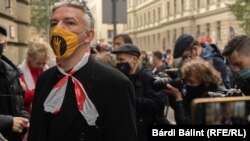 Képgaléria: ismert művészek is megjelentek az SZFE-tüntetésen
