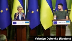 Președinta Comisiei Europene Ursula von der Leyen și președintele Ucrainei Volodimir Zelenski, Kiev, 11 iunie 2022.