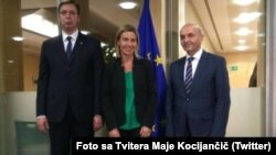 Aleksandar Vučić, Federica Mogherini i Isa Mustafa u Briselu 13. oktobra 