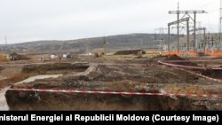 Lucrări de modernizare a Stației Electrice Chișinău. Împreună cu extinderea Stației Electrice Vulcănești, vor permite întărirea conexiunii electrice cu România și racordarea liniei electrice Isaccea-Vulcănești-Chișinău la infrastructura energetică din zona centrală a țării.