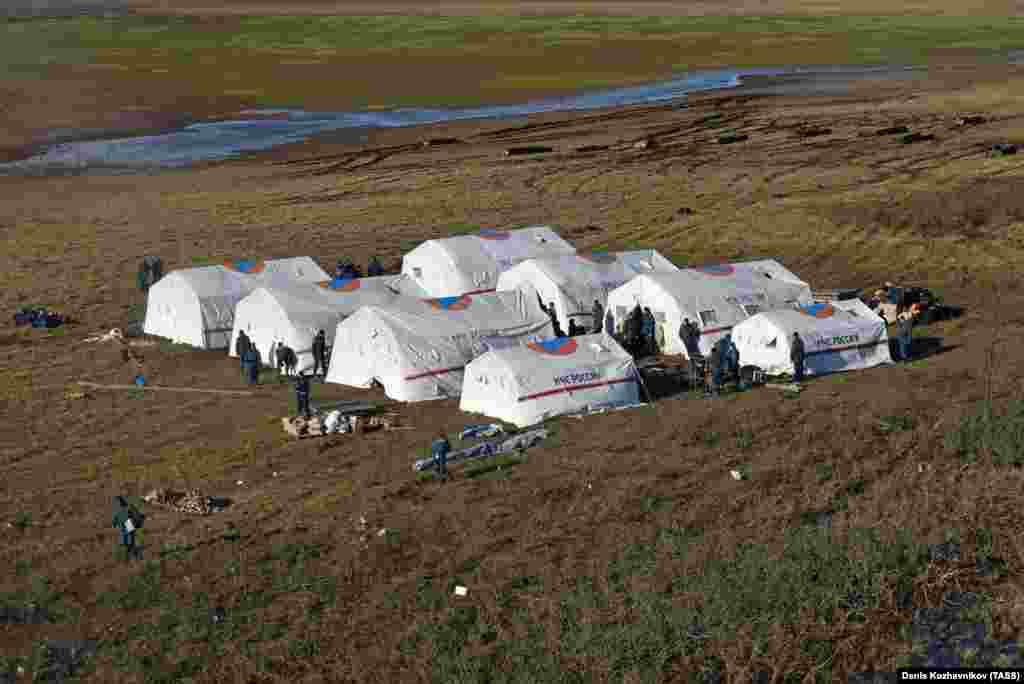 The Emergency Situations Ministry has erected tents at the site to accommodate the workers who have been brought in to deal with the effects of the accident.&nbsp;