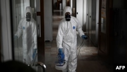 Dezinfekcija opštinske zgrade u Prištini, 14. mart