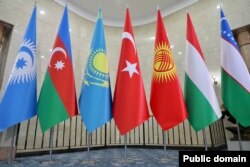 Флаги стран-участниц Организации Тюркских государств. Бишкек, ноябрь 2024 года