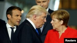 Trump, Merkel i Macron na prošlom samitu u Briselu u maju 2017.
