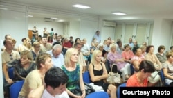 Publika na projekciji filma "Neđo od Ljubuškog" (foto: Fahrudin Fahro Konjhodzic, tacno.net)