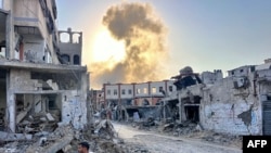 Dim u pozadini posle izraelskog napada na Bejt Lahiju na severu Pojasa Gaze, 1. novembar 2024.