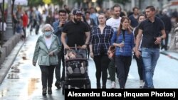 Dreptul angajaților de a se deconecta de la job, în afara orelor de program, este și pe agenda discuțiilor europene. Imagine cu caracter ilustrativ, de la un marș al pietonilor, mai 2021.