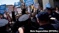 ვიქტორ ორბანს თბილისში ორი აქციით შეხვდნენ