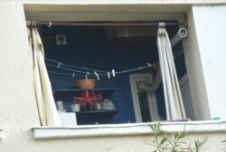 Propozicije konkursa raspisanog u pandemiji tražile su od autora da uzmu u obzir novonastale okolnosti i svoju kratku dramu ograniče na dva lika i sedam stranica.