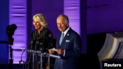 Принц Чарлз и съпругата му Камила, херцогиня на Корнуол.