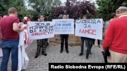 Протест за ослободување на пејачот Ламбе Алабаковски, осомничен за палењето на бугарскиот Кулурен центар Ванчо Михајлов во Битола, во организација на Левица