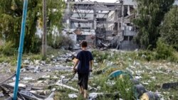 Armata rusă a distrus complet școala din Bakhmut într-un atac aerian. Lupta pentru Donețk este dură și de ea ar putea depinde soarta întregii regiuni Donbas.