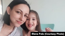 Elena Pole și fiica ei Katia, în prima zi la București. Ele sunt în Capitala României din 10 martie