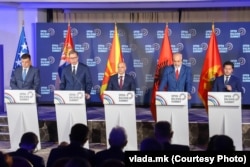 Zoran Tegeltija bivši predsjedavajući Vijeća ministara BiH, Aleksandar Vučić predsjednik Srbije, Dimitar Kovačevski premijer Sjeverne Makedonije, Edi Rama premijer Albanije i and Dritan Abazović premijer Crne Gore na samitu Otvorenog Balkana u Ohridu 8. juna 2022.